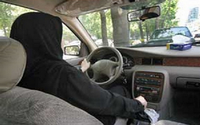 سخاوتیان: جواز رانندگی زنان از روی اضطرار است/ روشن: ایراد به اصل رانندگی زنان استناد دقیق روایی ندارد