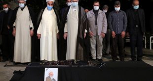فیلم و عکس/ اقامه نماز بر پیکر آیت‌الله حسن‌زاده آملی توسط رهبر انقلاب