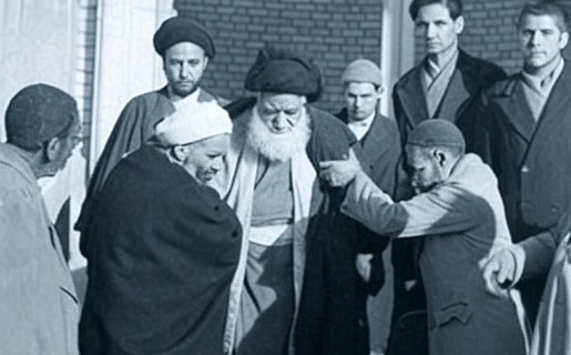 نظر آیت‌الله بروجردی درباره پابوسی و عتبه‌بوسی/ مهدی مسائلی
