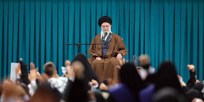 زن مدیر خانه است نه کارگزار/ رسانه‌ها تفکر غلط سرمایه‌داری غرب درباره زن را ترویج نکنند/ ترکیب تعهد و پیشرفت؛ تصویر زن مسلمان در جمهوری اسلامی